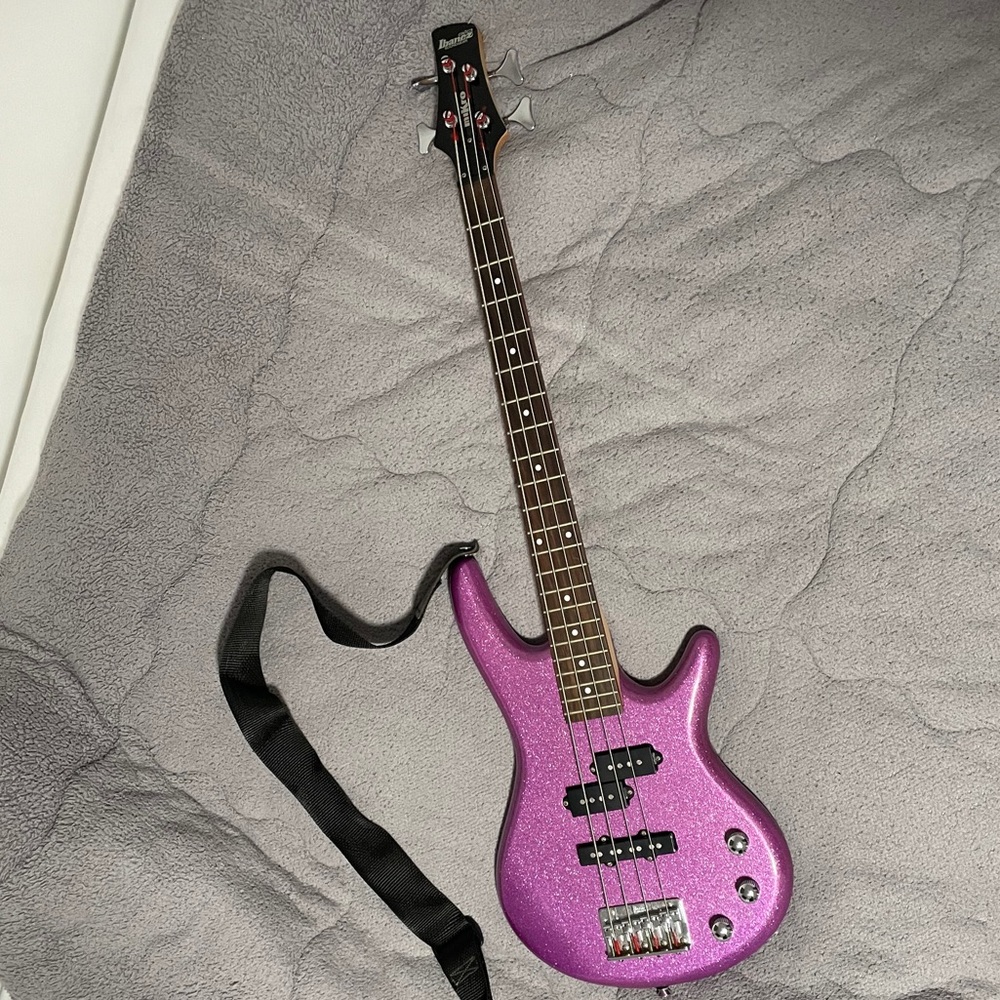 Bass guitar Ibanez